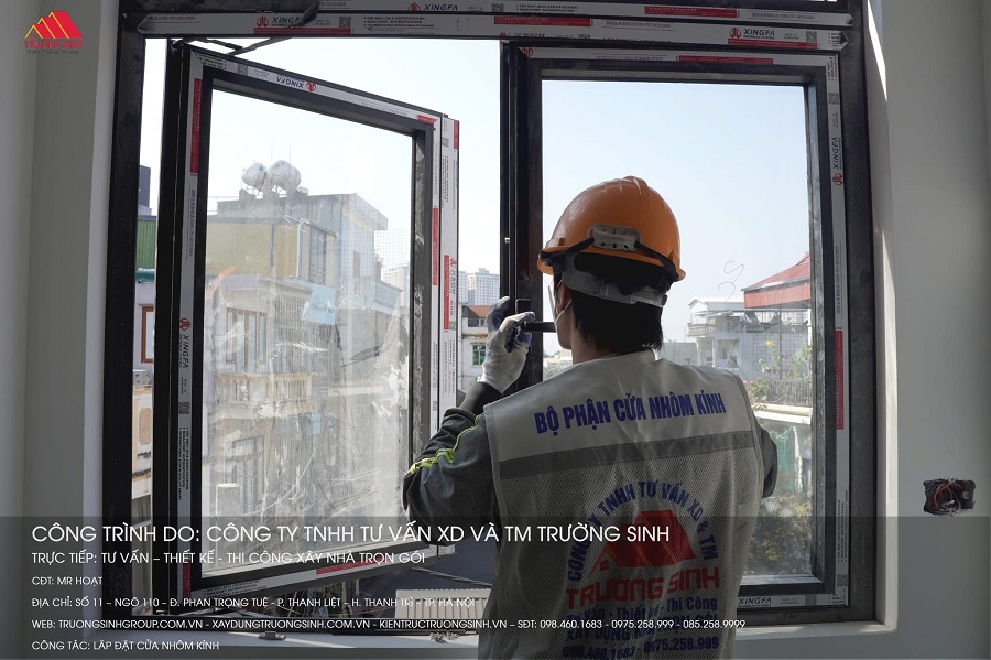 Lắp đặt phụ kiện cửa nhôm kính